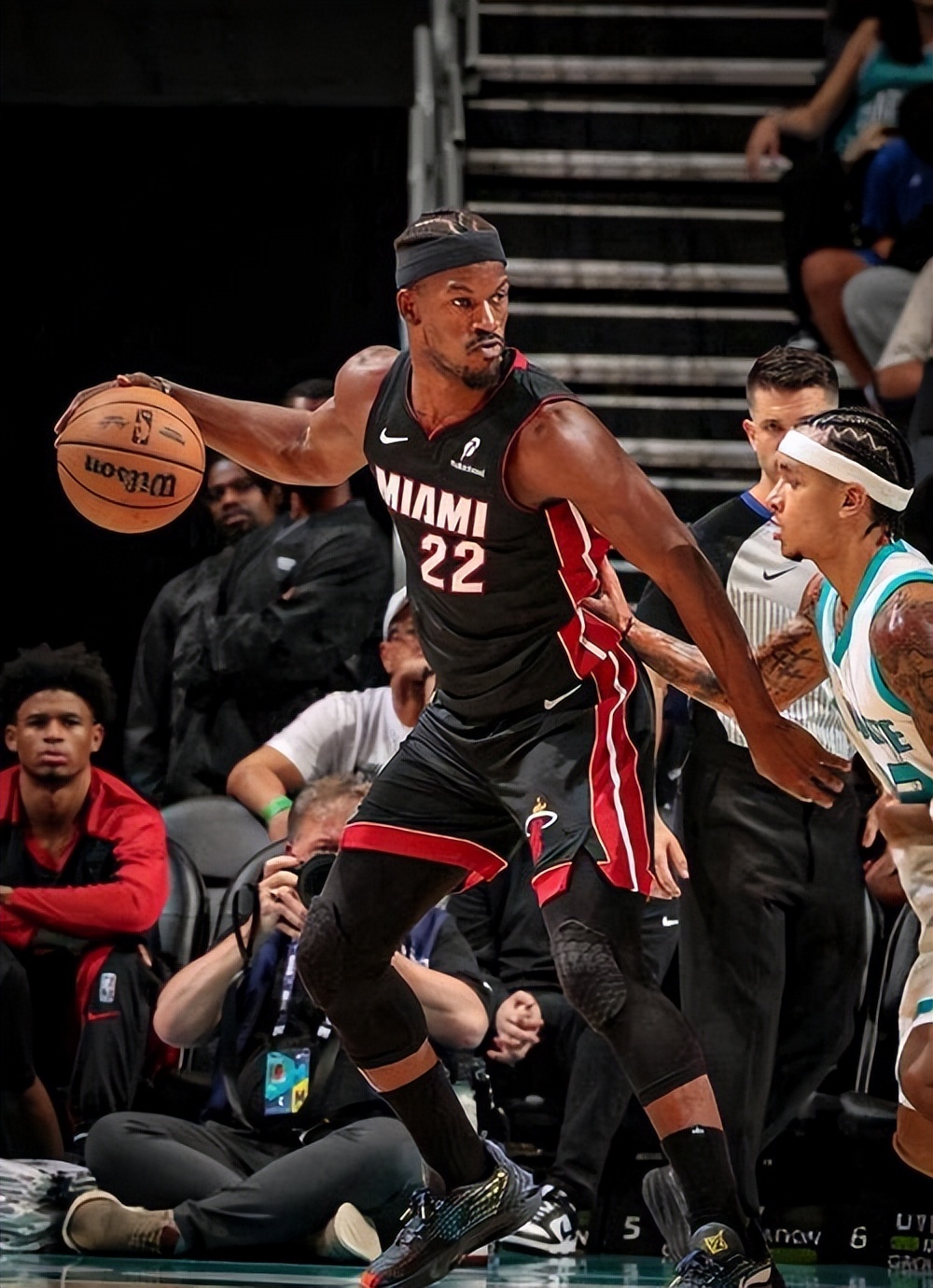 爱游戏 - 巴特勒在湖人比赛中败北，回归赛场引发热议！