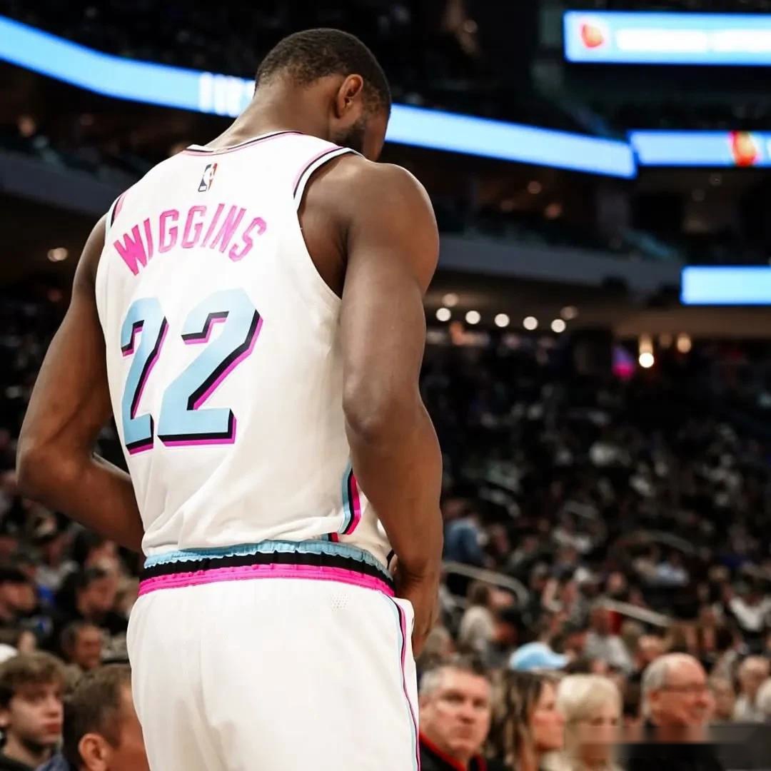 爱游戏直播网页版 -包含JackeyLove在热火比赛中突破纪录，连败引发热议！的词条